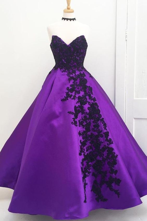 Sweetheart Ball Gown Purple Long Prom Dress with Black Appliques   cg21935