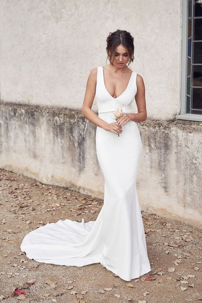 Chic Mermaid V Neck Open Back White Heavy Satin Wedding Dresses with Button Prom Dresses       cg23579