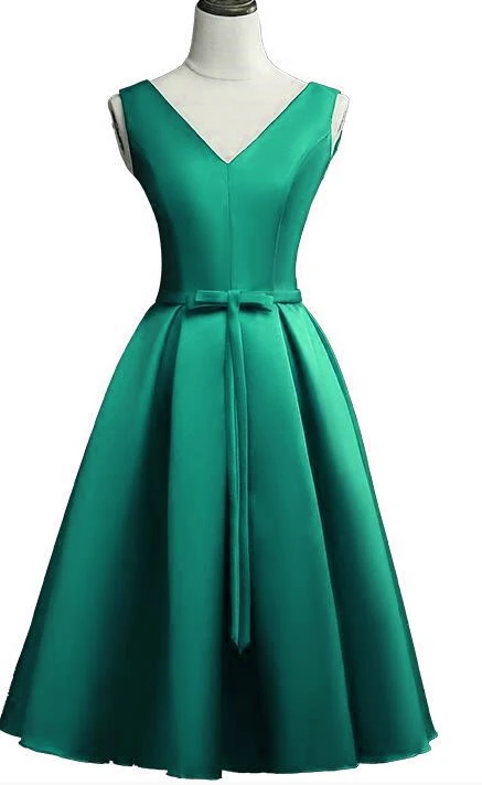 Lovely Green Satin Short homecoming Party Dress, V-Neckline Bridesmaid Dress  cg9504